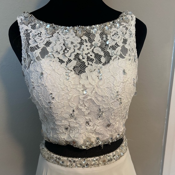 Two piece white formal gown size 4 - Picture 2 of 8